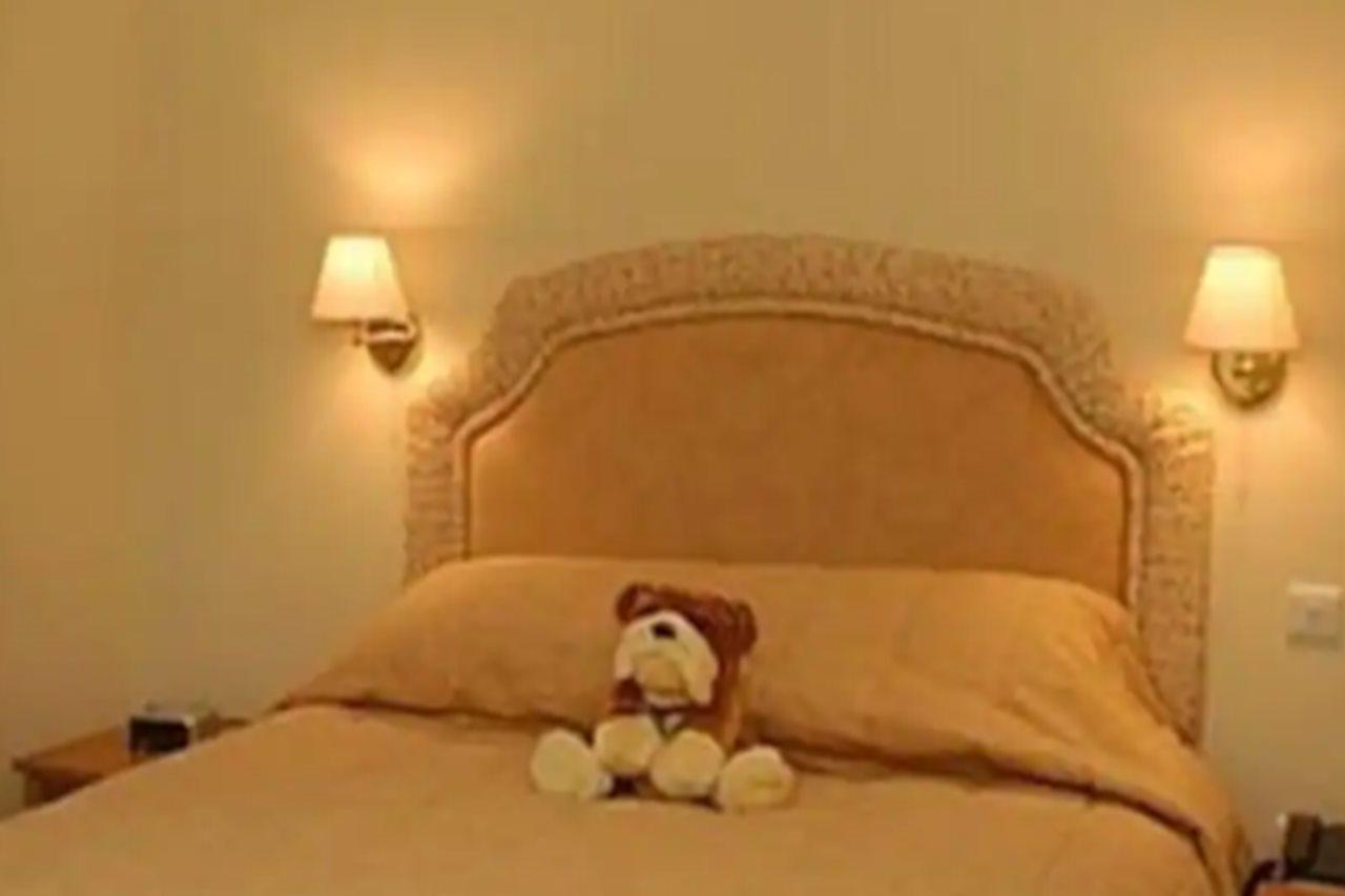 Golden Ball Hotel Elsworth Zewnętrze zdjęcie