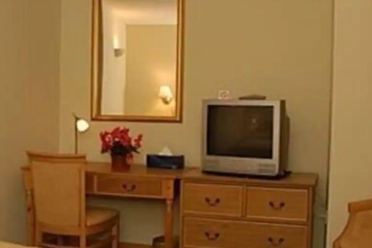 Golden Ball Hotel Elsworth Zewnętrze zdjęcie