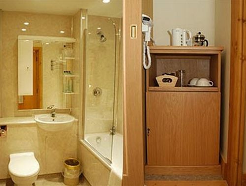 Golden Ball Hotel Elsworth Zewnętrze zdjęcie